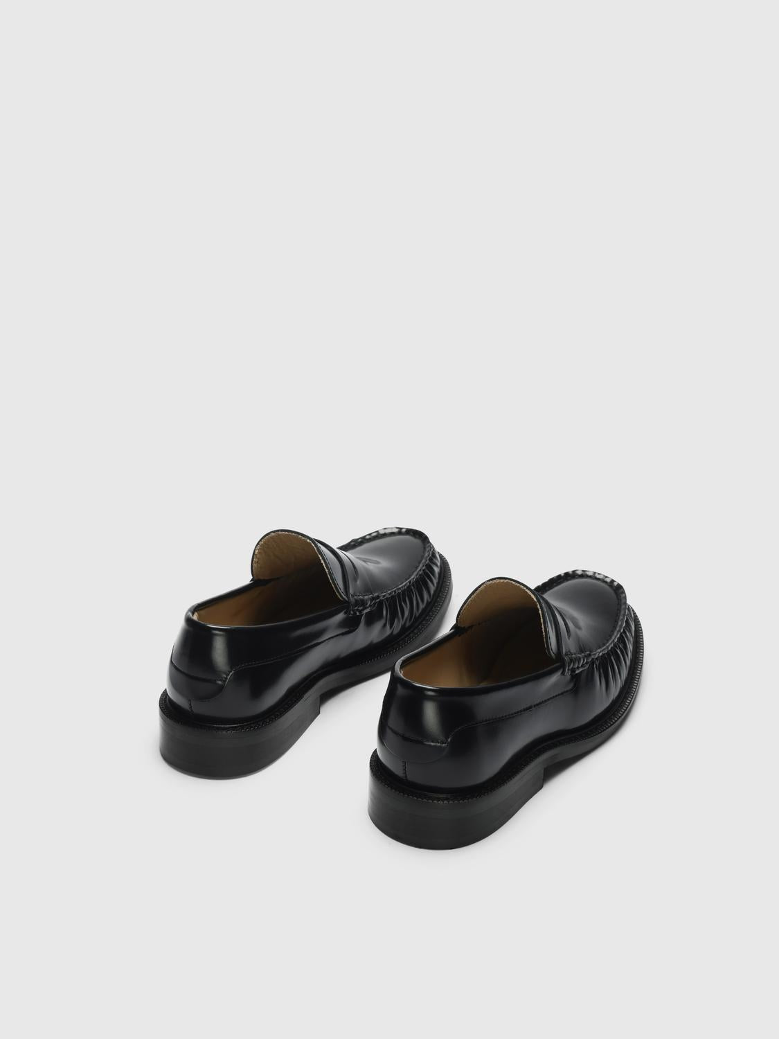 model_shot-front_full